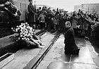 Warschauer Kniefall, Willy Brandt falls to his knees, 1970 - Rare ...