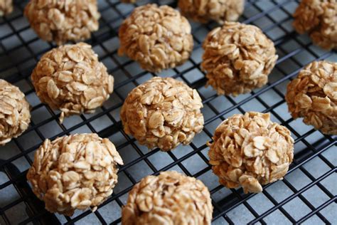 They're not chewy or crunchy, so i guess it's every sugar free recipe i see either has chocolate chips or raisins or apple sauce. Recipes from Michelle's Kitchen: Oatmeal Applesauce Cookies