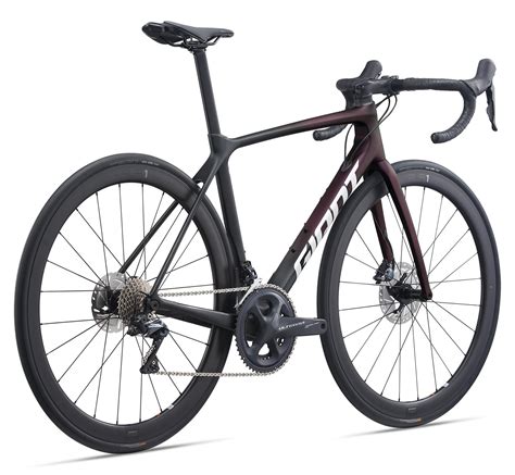 These bikes have hit the nail on the head in terms of ride quality and feel and that really shows on the roads around our hampshire office. GIANT TCR Advanced Pro 1 Disc 2021 - Vélo de route ...