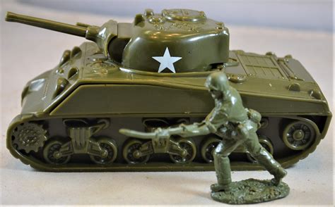 Classic Toy Soldiers Ww Ii Us American Sherman Tank M4 Micshauns Closet