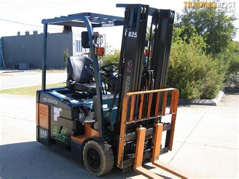 forklift toyota    battery electric  container mast