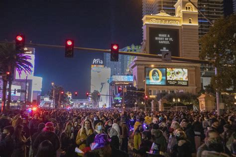 Las Vegas Strip Crowds On New Years Eve In Stark Contrast To New York