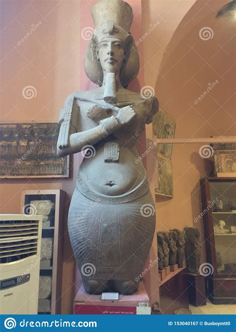 La Estatua De Rey Akhenaten Fotografía Editorial Imagen De Faraones