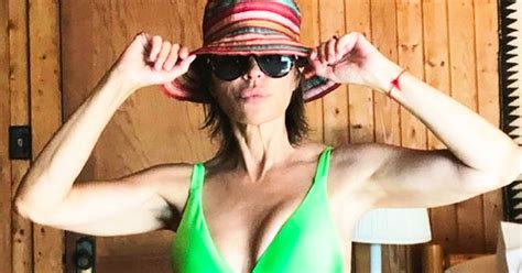 Lisa Rinna S Throwback Dance Video Reveals Her Rock Hard Abs And Fans