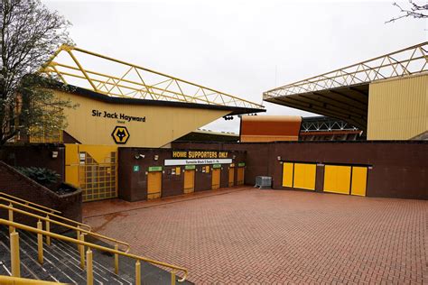 This week, wolverhampton wanderers host manchester united and both teams will be looking to end the season on a high note. 4,500 Wolves tickets to go on sale for Manchester United ...