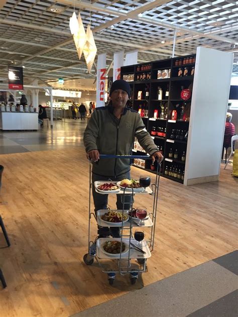 Bei ikea düsseldorf findest du ein großes sortiment im bereich wohnen, einrichten und möbel, die dein zuhause schöner machen. IKEA Dusseldorf, Düsseldorf - Restaurant Bewertungen ...