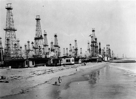 Los Angeles Oil Fields Boom Pictures Of Oil Derricks Loomed Over