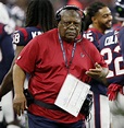 Houston Texans: 4 reasons Romeo Crennel is right coach right now
