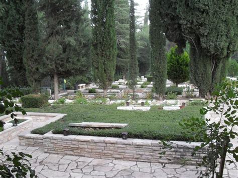 ירושלים התפלל בקברי האבות 10:46 3 שבועות לפני: Herzlberg Nationalfriedhof, Jerusalem - 18 - תמונה של הר הרצל, ירושלים - ‪TripAdvisor‬
