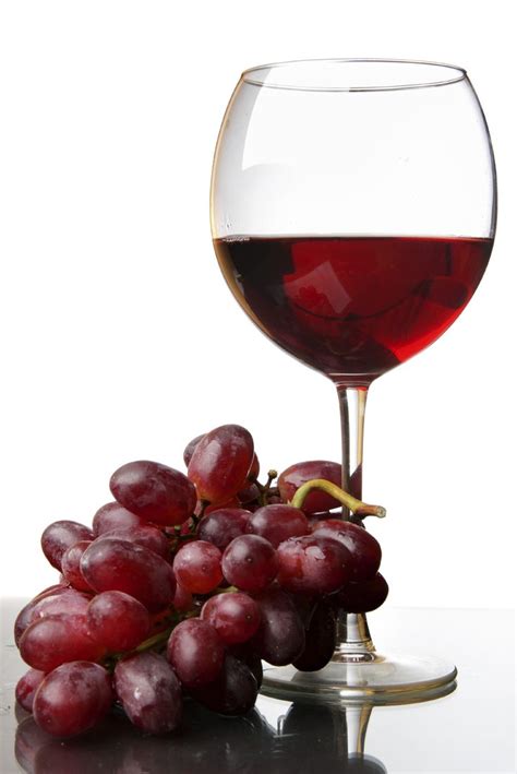 red wine it may stain your teeth but it fights cavities rượu thức uống Đồ uống