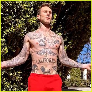 Adam Levine Shows Off His Fit Body During A Shirtless Workout Adam