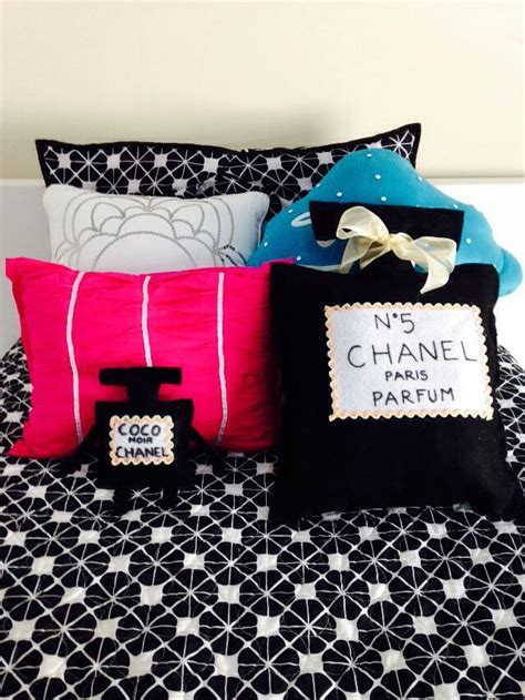 Cuscini chanel / cuscini chanel / chance by chanel for women eau de parfum spray 3.4 ounces, clear. Chanel pillows | Pillows, Bed pillows, Chanel