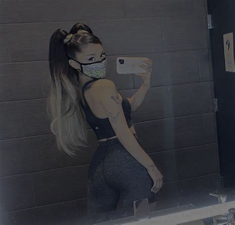 Arianagrande Mirror Selfie Selfie Scenes