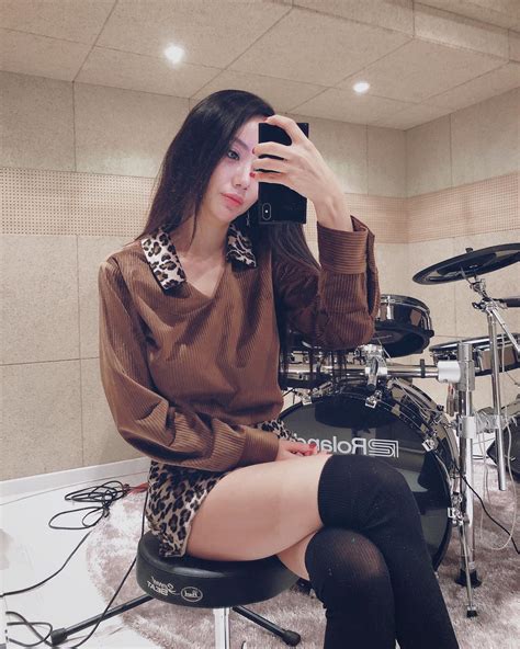 Pesona A Yeon Drummer Seksi Yang Viral Di Korea Selatan