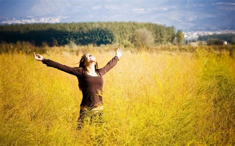 Open Arms To Feel The Natural Girl Hd Picture Free Download