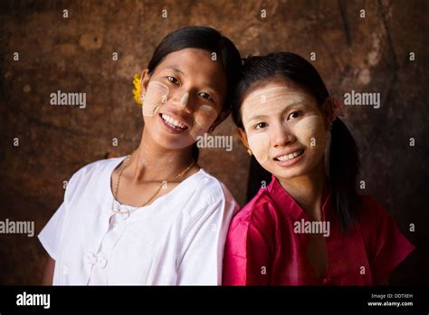 Myanmar Woman Bagan Myanmar Women Burma Village Myanmar Village High