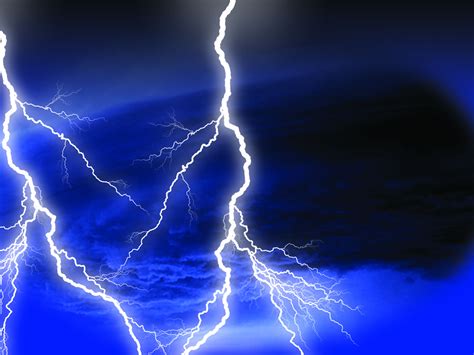 Massive Lightning In Blue Clouds Pictures Of Lightning Lightning