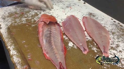 Moi Lua Fish Cutting Fish Market Maui Youtube