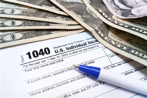 Top 1 Pay Nearly Half Of Federal Income Taxes