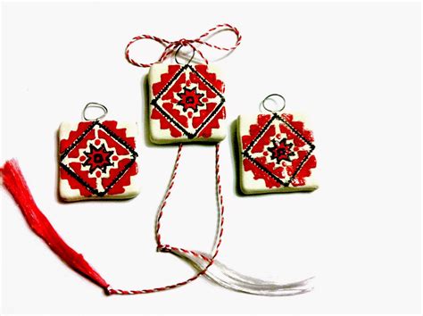 Imagini cu martisoare / martisor images stock photos vectors shutterstock : Creata la patrat: Martisoare cu motive populare