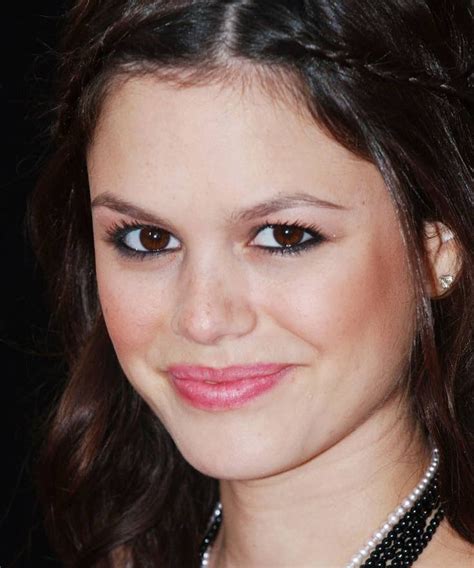 rachel bilson s approach to beauty is the opposite of extra — and we love it rachel bilson