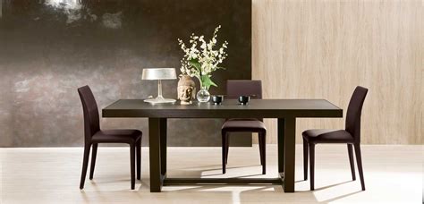 We eat at them daily, decorate them for holiday dinners, even work on them from time to time. GAMMA Extendable dining table - Italy Dream Design
