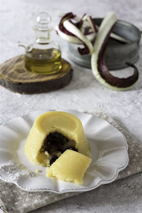 Aggiungete alla besciamella un po' di noce moscata e tagliate il formaggio a. Tortino di polenta e radicchio, polenta ricette ...