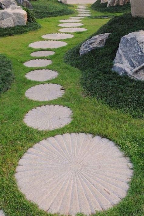 Awesome 30 Newest Stepping Stone Pathway Ideas For Your Garden Stepping Stone Pathway Garden