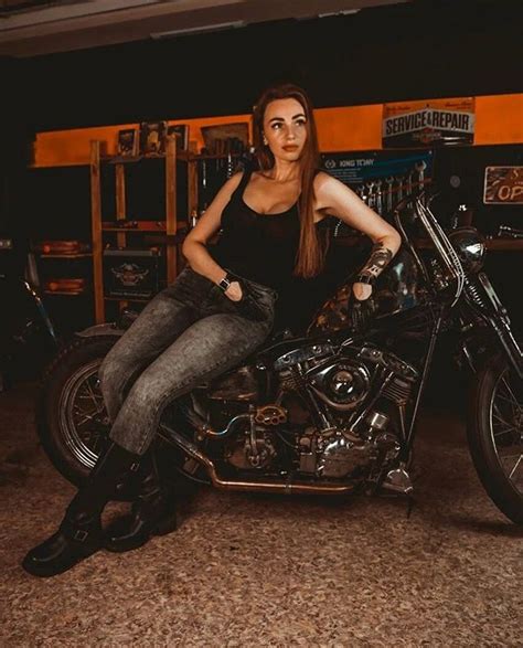 Pin By Sergo On Girls And Motorcycles Cafe Racer Girl Biker Girl Motorcycle Girl