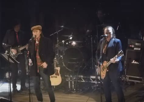 Watch The Kinks Ray And Dave Davies Reunite Onstage For “you Really Got Me”