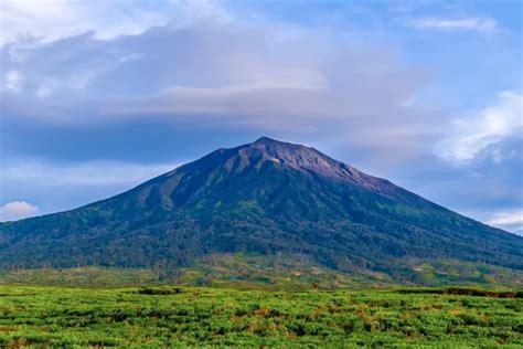 Bukan Hanya Di Pulau Jawa Ternyata 5 Gunung Di Pulau Sumatera Ini Juga