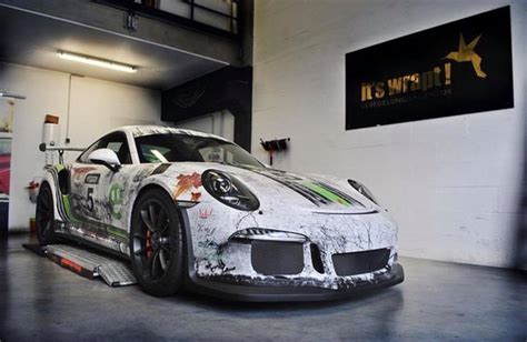 Porsche 911 Gt3 Rs Gets Beater Look With Rusty Racecar Wrap Autoevolution