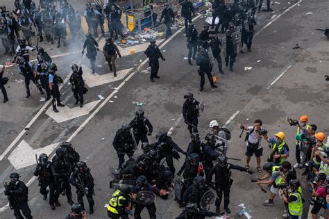 Hong Kong Official Defends Police’s Use Of Force Against Protesters The New York Times