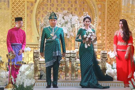 Tengku datuk paduka noor zakiah tengku ismail. Wedding Of Tengku Dato' Indera Aidy Ahmad Shah And Datin ...