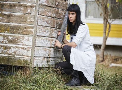 Home And Away Actress Jessica Falkholts Sister Dies As She Remains