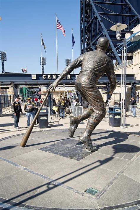 Decor And Stock Photos Roberto Clemente Statue At Pnc Park Pittsburgh