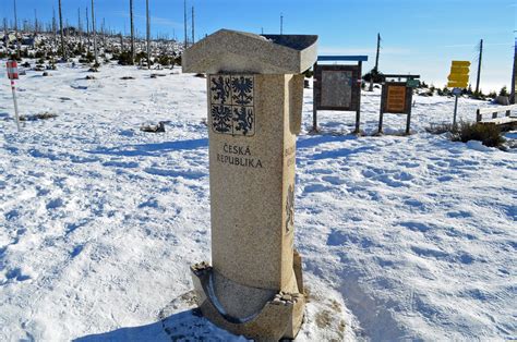 Die route führt von kassel richtung freiburg badisches flair genießen, geht über die metropole basel in der schweiz und verabschiedet sich bei einem glas wein im elsass. 036-Dreilaendereck-Deutschland-Oesterreich-Tschechien ...