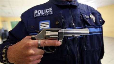 Des Pistolets 9 Mm Bientôt Pour Les 130 Policiers Municipaux De Perpignan