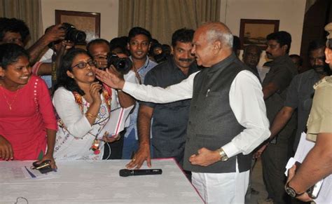 Tamil Nadu Governor Banwarilal Purohit Pats Woman Journalist Lakshmi