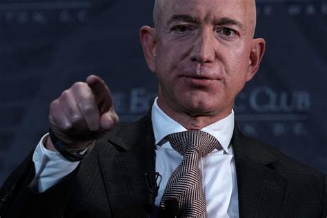 Jeff Bezos Claims National Enquirer Owner Is Blackmailing Him Over Nude Photos