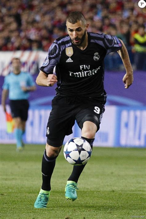 I used clips from an interview on youtube. Karim Benzema (9) lors du match de Ligue des Champions ...