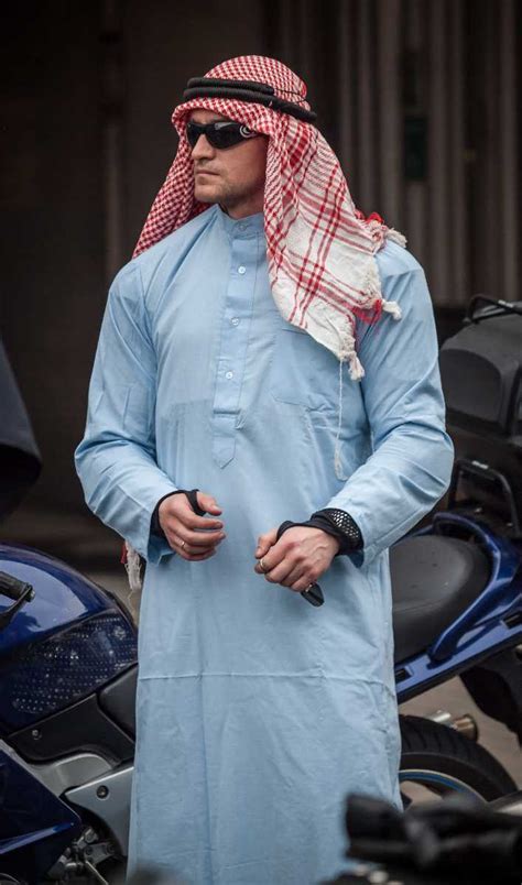 Traditional Dress Of Uae Emirati Clothing Standards 2022