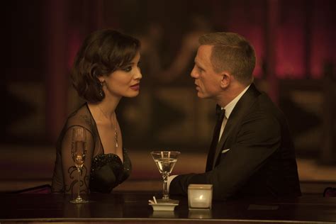 Bérénice Marlohe And Daniel Craig Skyfall 2012 James Bond Skyfall James Bond Movies Bond