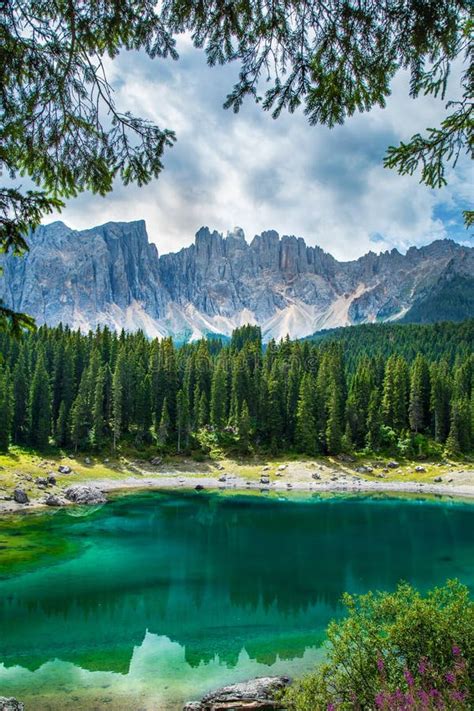 Lago Lago Di Carezza Carezza Karersee Em Cumes Das Dolomites Sout Foto