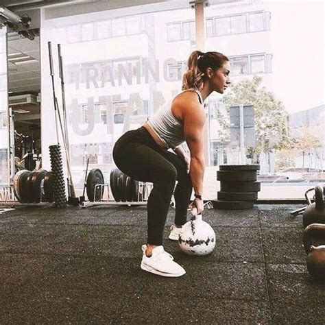 pinterest ︎𝚊𝚗𝚊 𝚌𝚊𝚛𝚝𝚘𝚕𝚊𝚗𝚘 ︎ instagram ᴀɴᴀᴄᴀʀᴛᴏʟᴀɴᴏ workout pictures fitness photoshoot