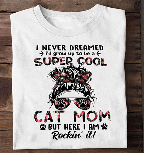 I Never Dreamed Id Grow Up To Be A Super Cool Cat Mom T For Cat Lover Rocking Cat Mom