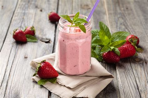 Healthy Strawberry Smoothie Recipe Nutricia Fortisip