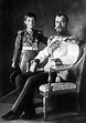 El zar Nicolás II, con su hijo el zarevich Alexei. | Nicolás ii de ...