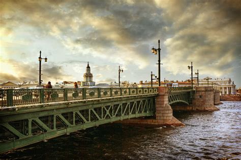 Дворцовый мост теплоходные прогулки и экскурсии с видом на Дворцовый