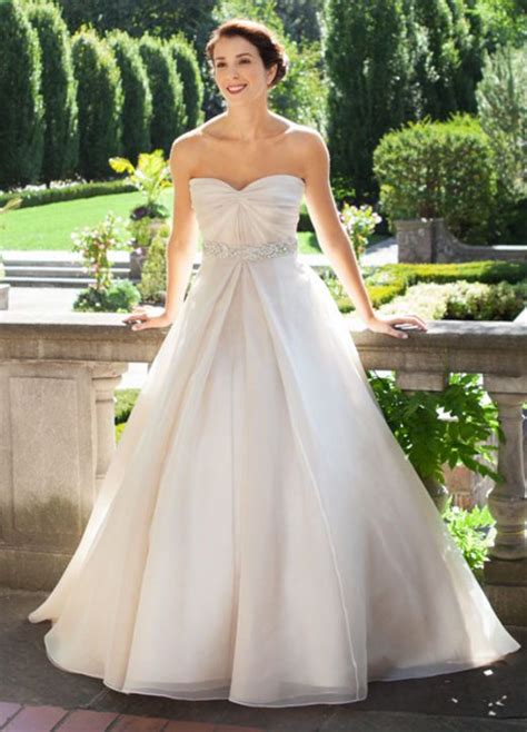 6 Amazing Wedding Dresses From New To You Designers Amazing Wedding